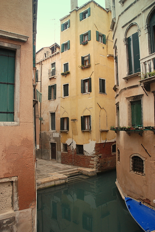 Scorcio di una piccola calle