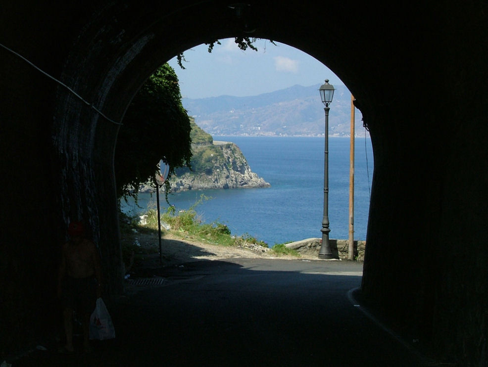 scilla   leone di pietra