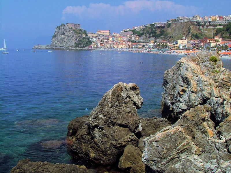 leone di pietra. scilla