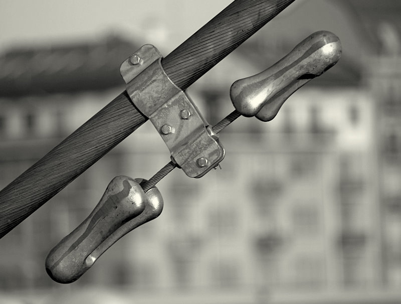 Il freddo grigio dell'acciaio