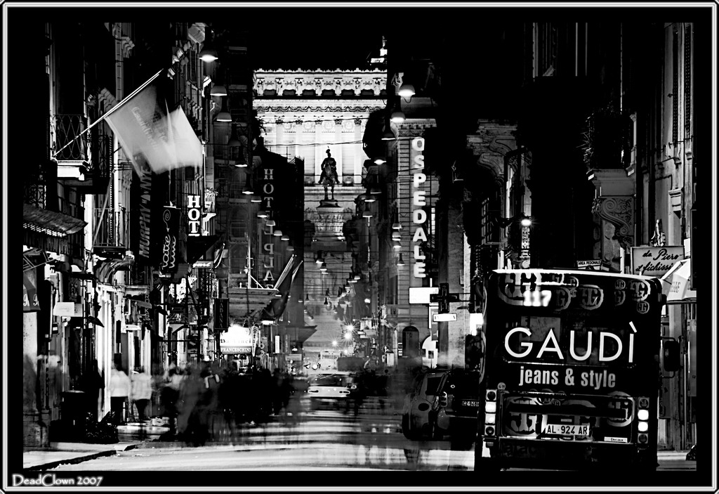 Roma di notte, Fantasmi e Luce