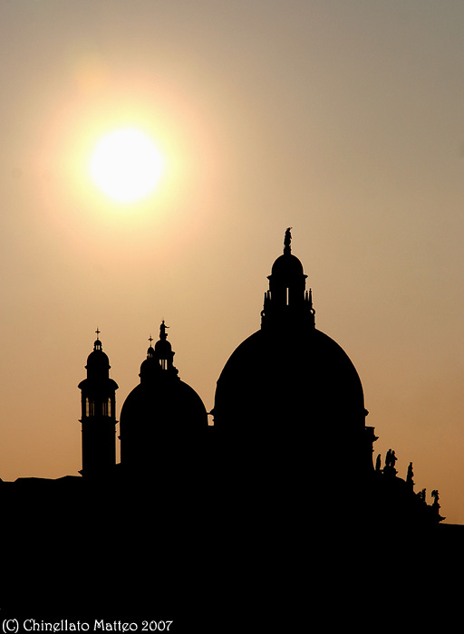 Tramonto con la chiesa della Salute
