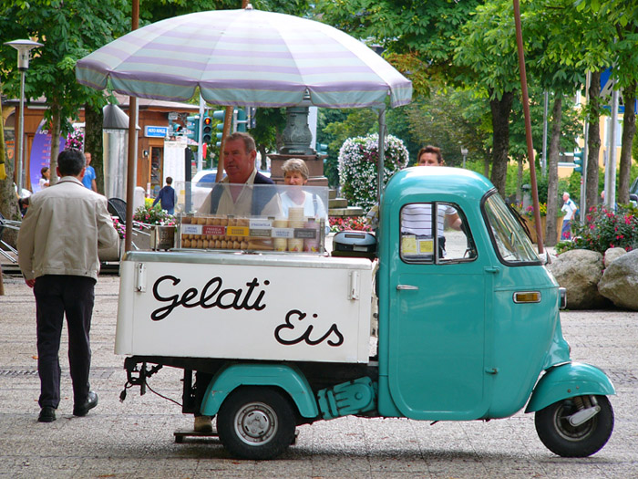 ...un uomo gridava: Gelaaatiiii !