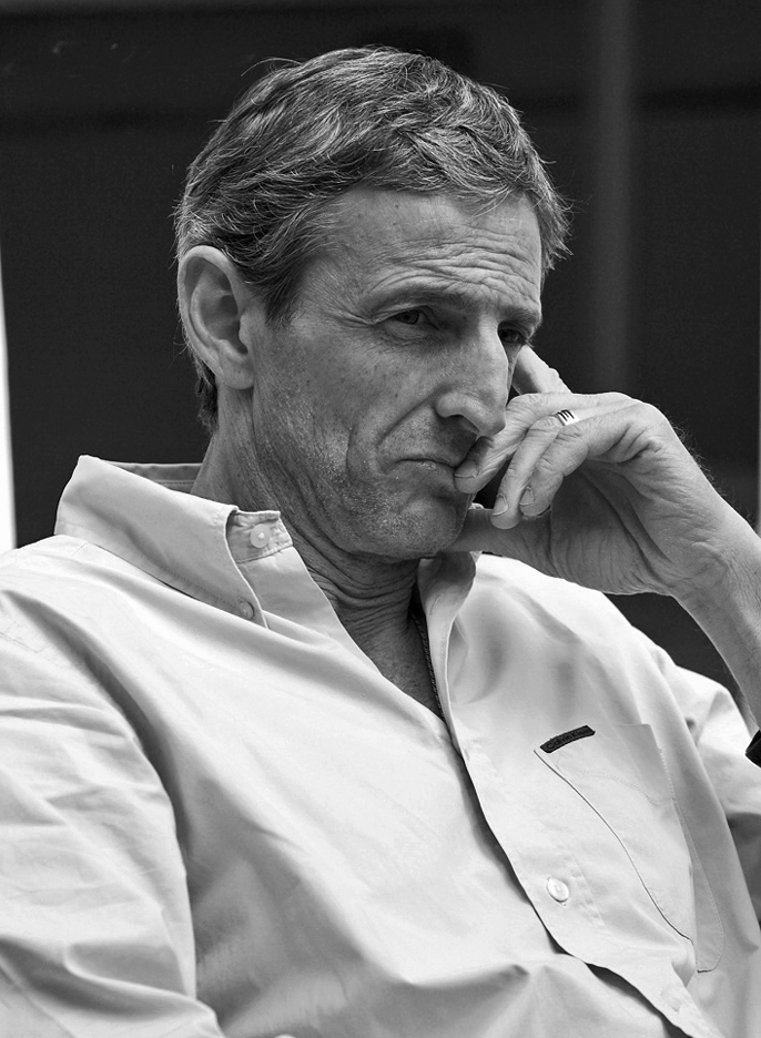 Giulio Black & White