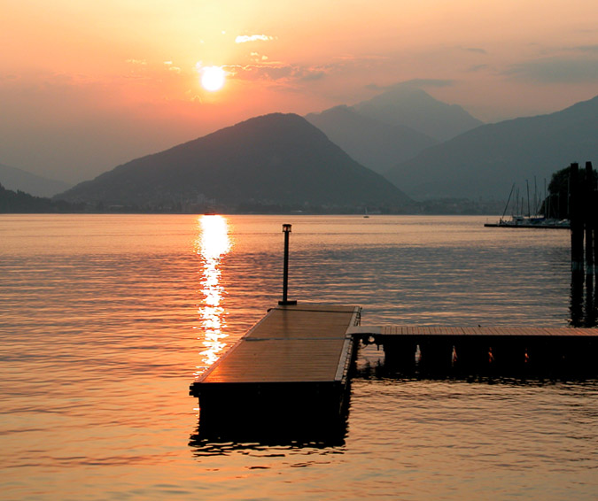 Tramonto sul lago