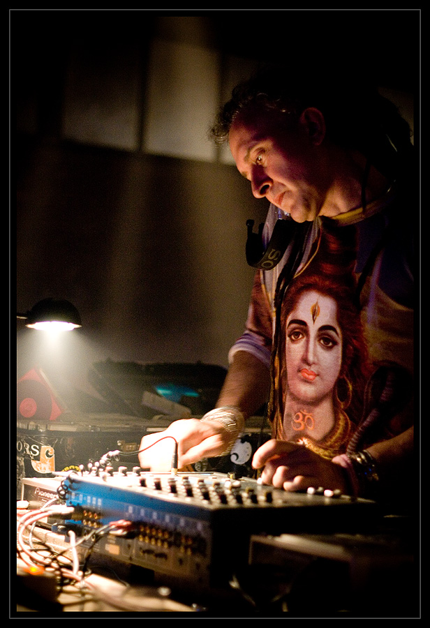 Dietro al Mixer c'e`...