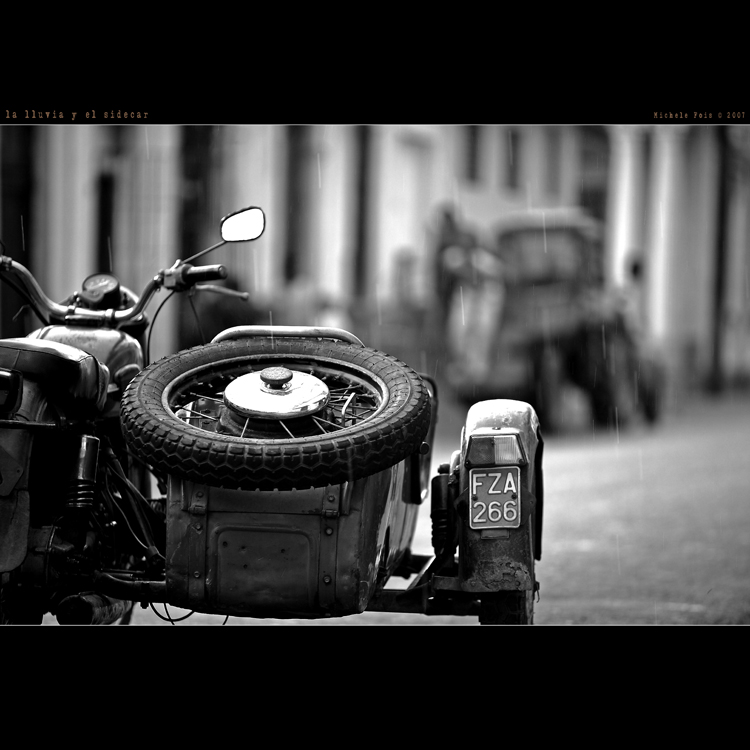 La lluvia y el sidecar