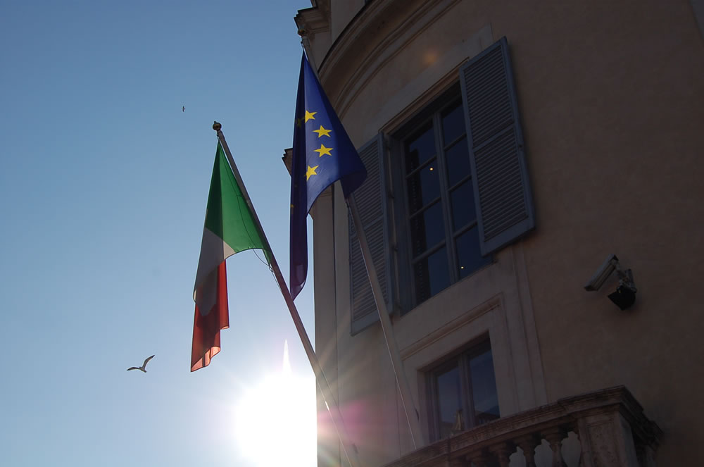 Patria in controluce