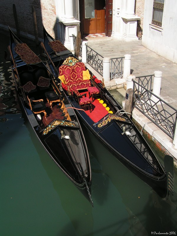 Coppia di gondole