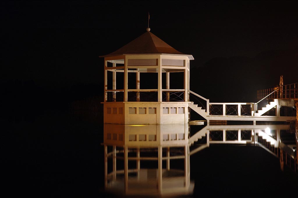 Primi notturni con la D70 a torre del lago