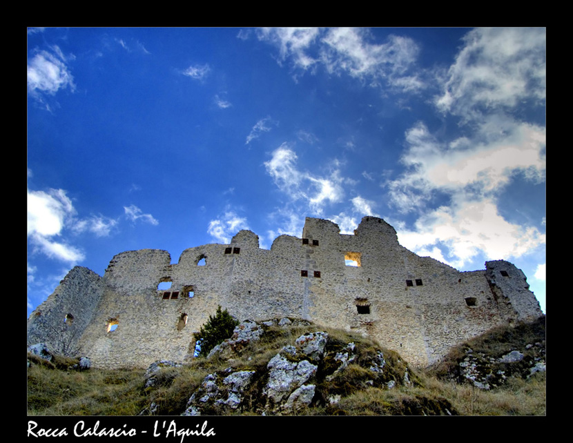 Resti a Rocca Calascio in HDR (L'Aquila)