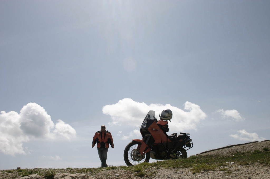 Silhouette sul passo Maniva