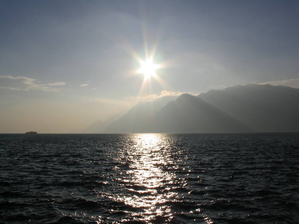 Il sole e il lago