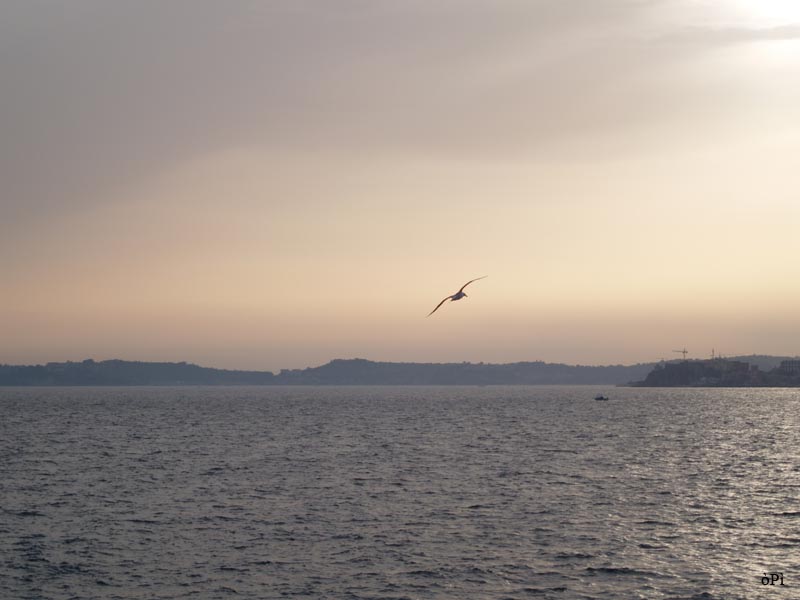 in volo su Pozzuoli