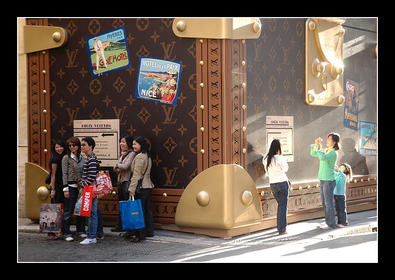 Tourists out the box