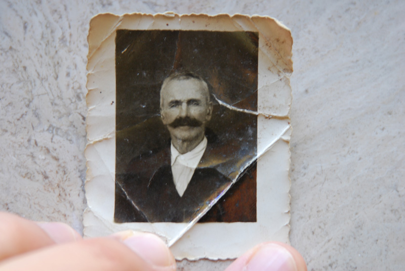 qualcuno mi aiuta a restaurare una foto del 1800?