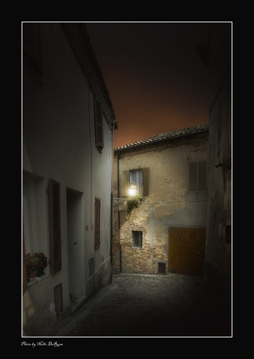 Il vicolo di sera
