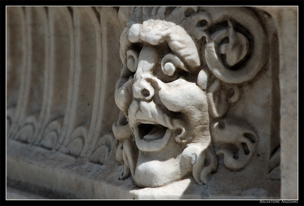 un particolare dal chiostro di S.Martino