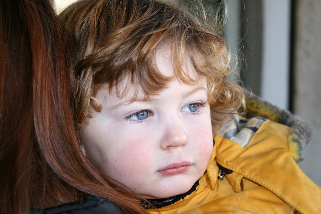 in braccio alla mamma...