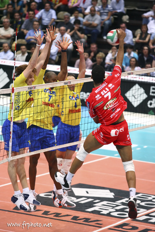 Volley: Leo Marshall