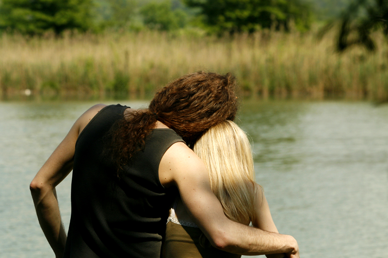 Amore non � guardarsi negli occhi ma guardare nella stessa direzione