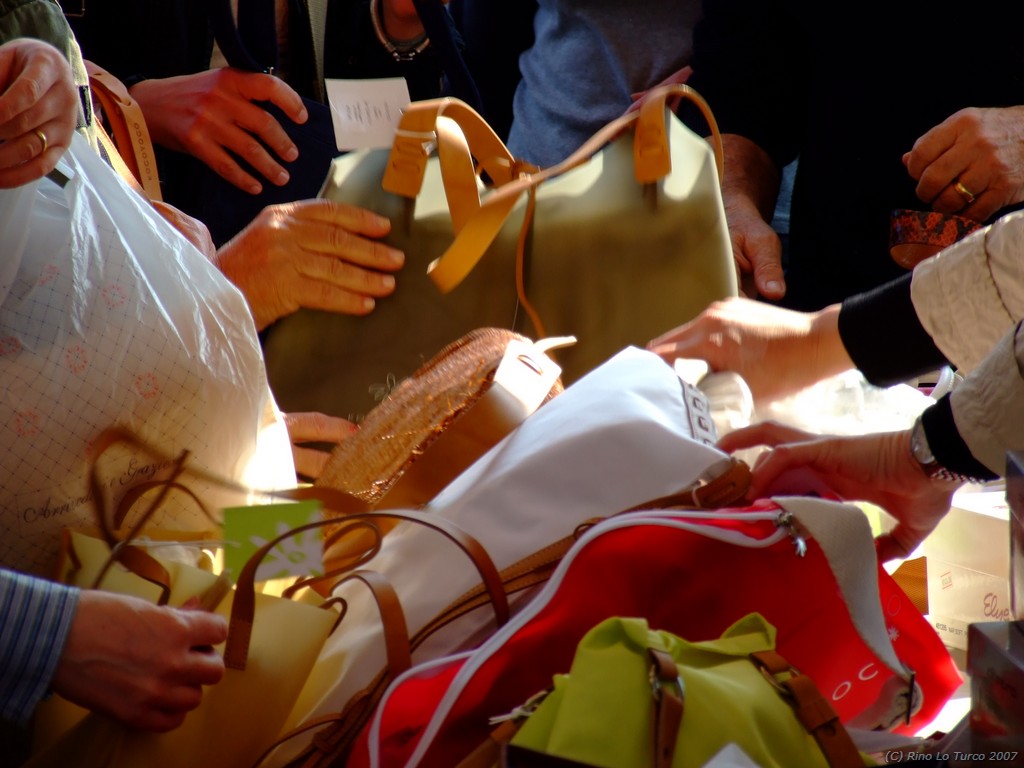 Mani che cercano (mercato)