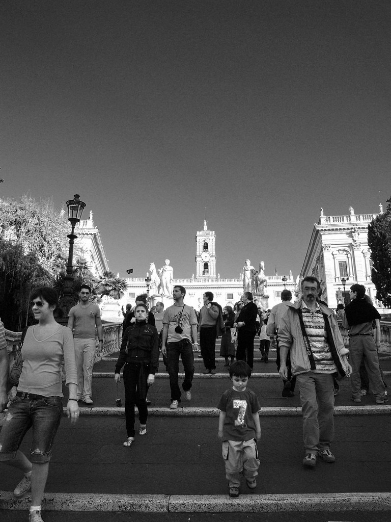 Vengono gi� come automi