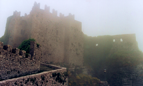 il Castello tra la nebbia
