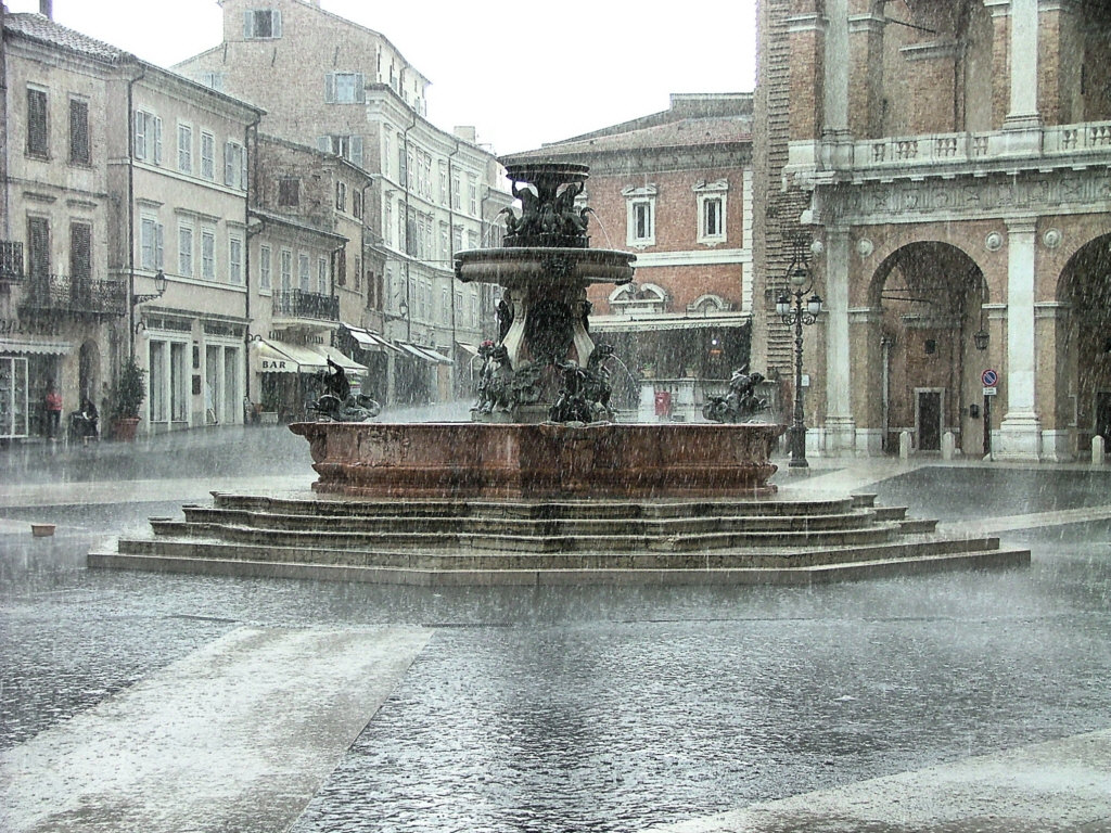 Loreto fontana bagnata