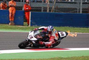 fuoco dai tubi di scarico