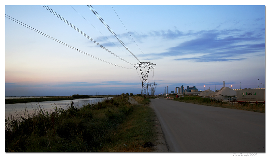 Quando scende la sera.... sulla via delle industrie