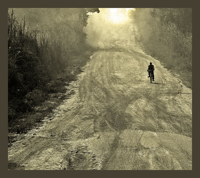 per strada in bici dal nulla