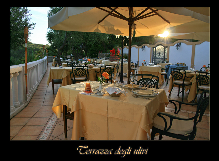La Terrazza degli ulivi al calar del sole...