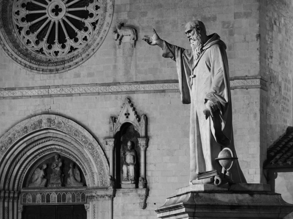 :NONSOLOFOTO: Piazza S.Benedetto a Norcia