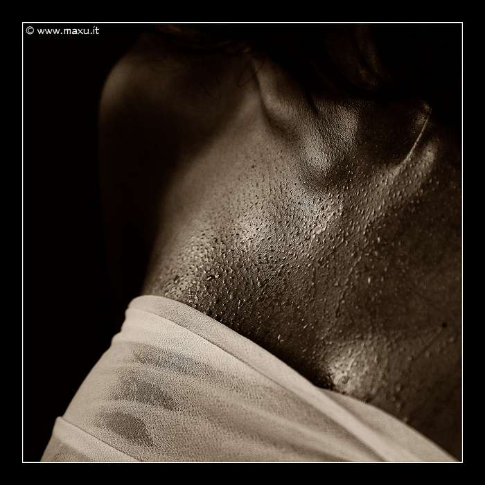 ...il sudore sulla sua pelle.
