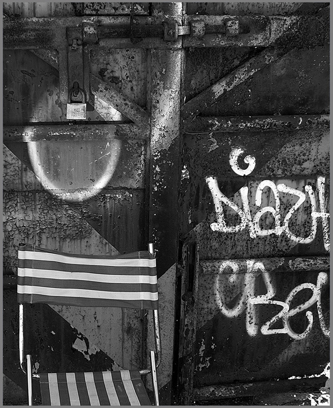 porta chiusa con spioncino