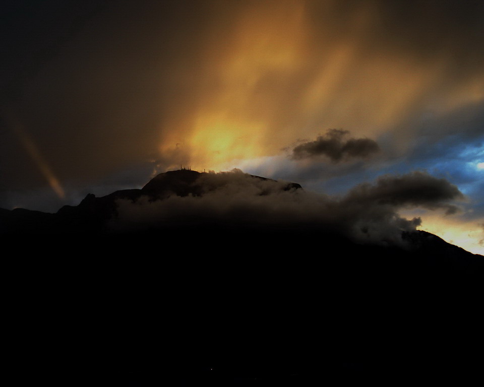 Cielo di acqua e fuoco
