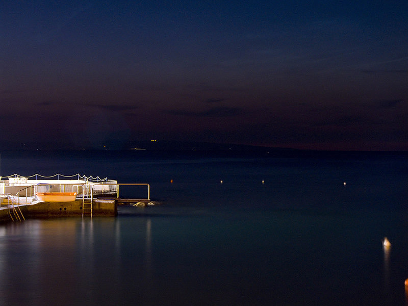 Camminatoio sul mare, a sera