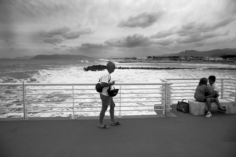 Un passante l'amore il mare