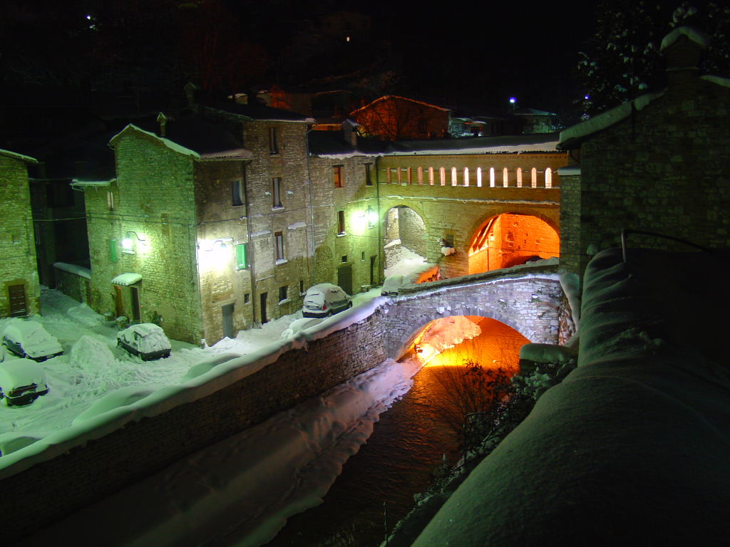 Gubbio by night (sotto la neve) - 2