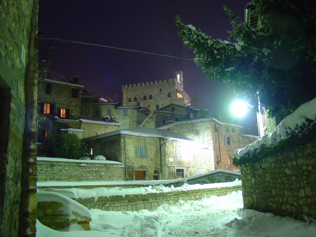 Gubbio by night (sotto la neve) - 5