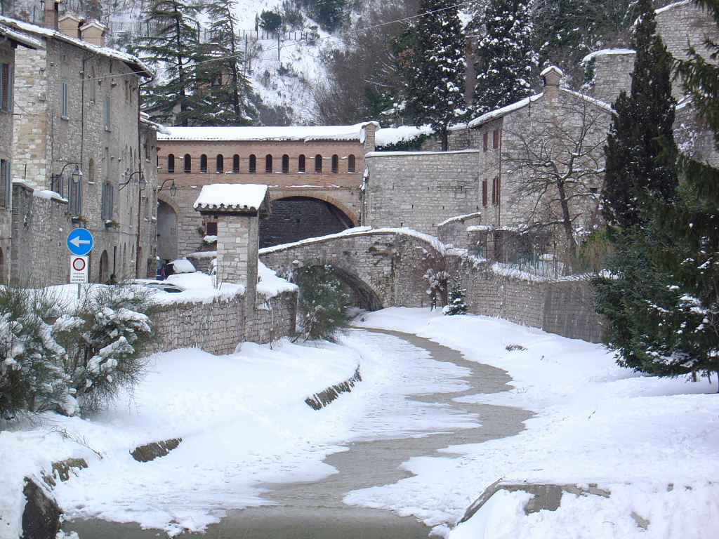 Gubbio sotto la neve - 2