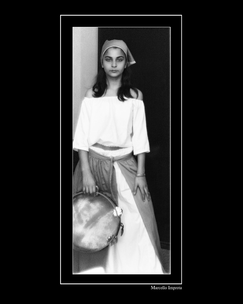 La ragazza col tamburello