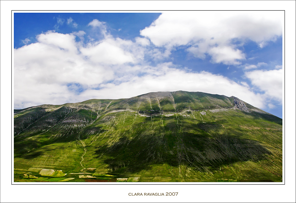 L'ombra sul gigante.... (Castelluccio - raduno umbro)