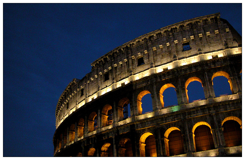 Colosseo illuminato