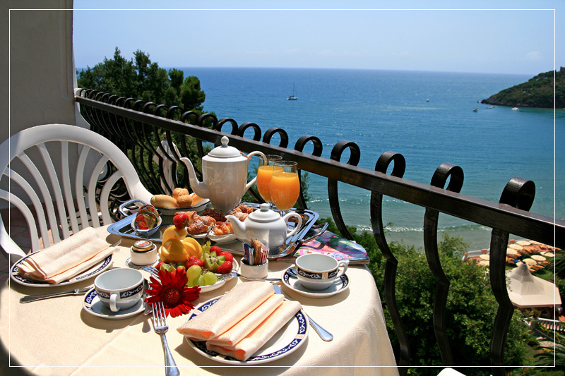 Colazione sul mare...