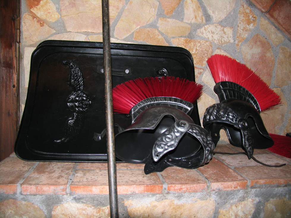 scope in testa, armi in pugno