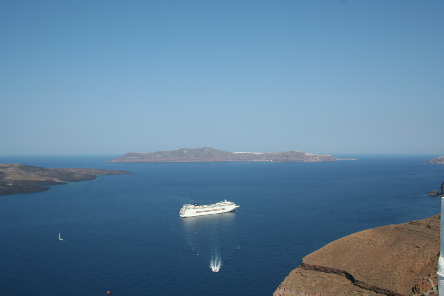 Nave Santorini