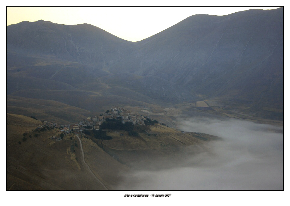 Alba a Castelluccio di Norcia