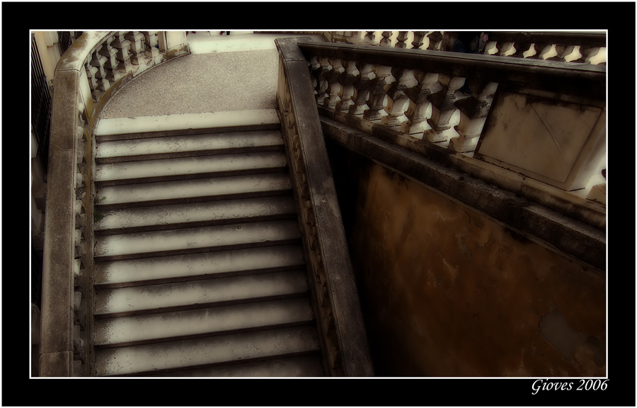 C'� chi sale e c'� chi scende!